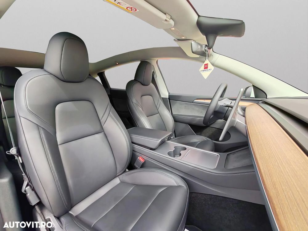 Tesla Model Y Long Range Dual Motor AWD - 17