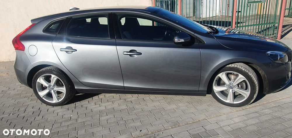 Volvo V40 T2 - 4