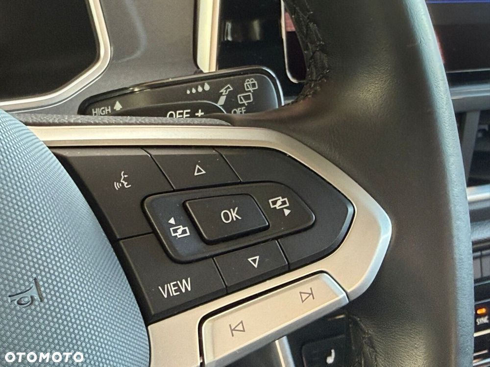 Volkswagen T-Roc - 18