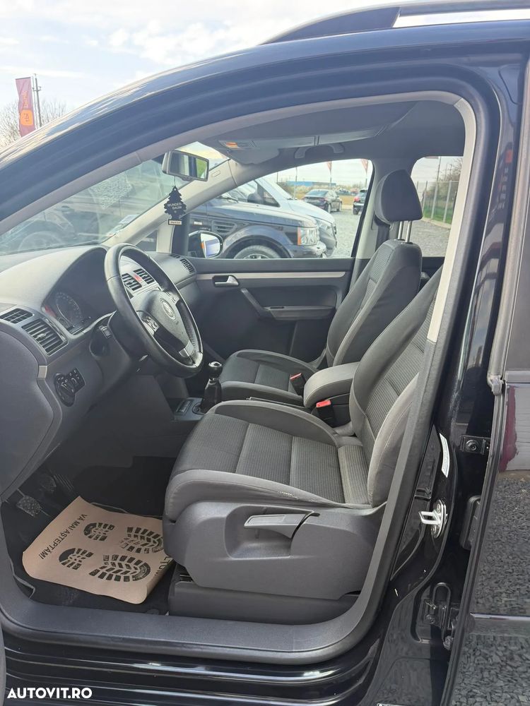 Volkswagen Touran - 10