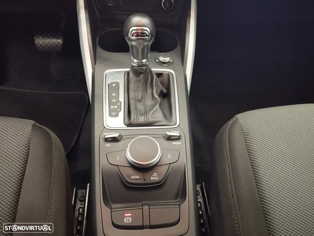 Audi Q2 30 TDI Design S tronic - 34