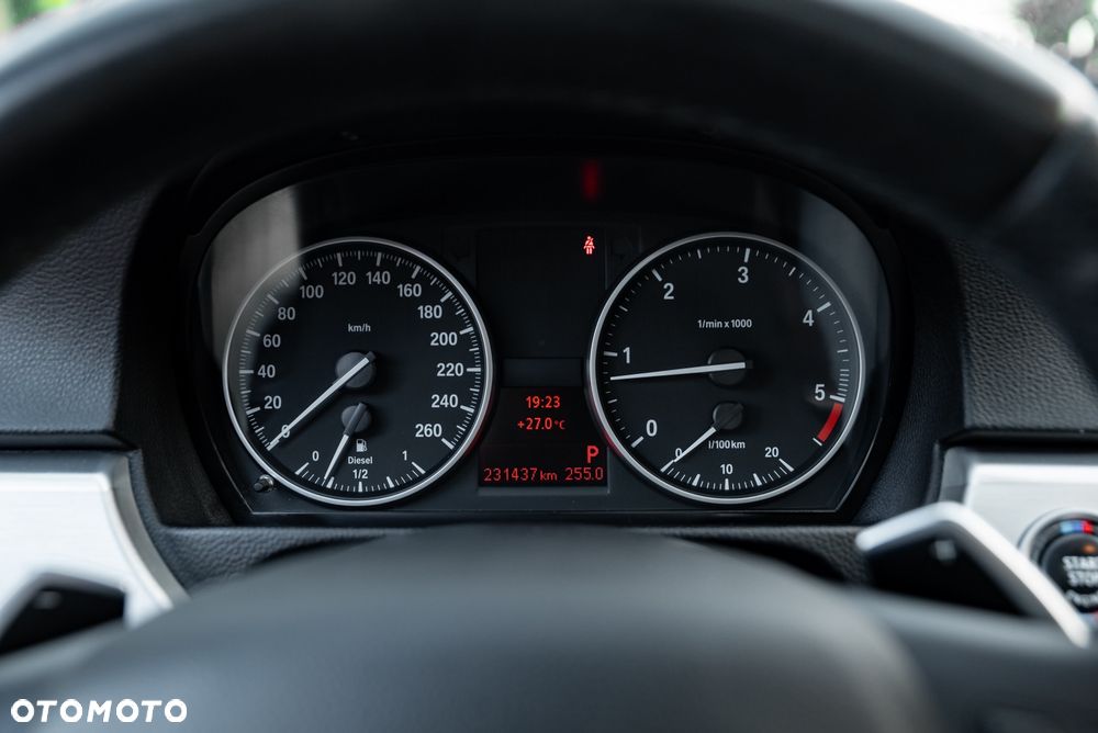 BMW Seria 3 320d xDrive - 29