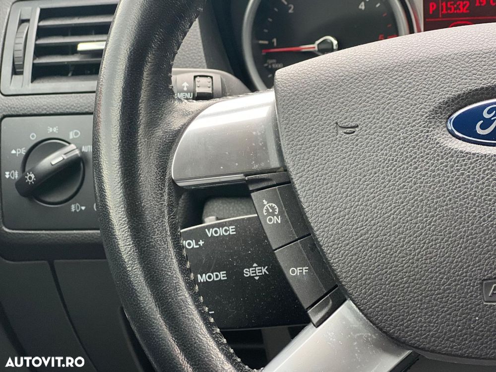 Ford Kuga 2.0 TDCi Powershift 4WD Titanium - 17