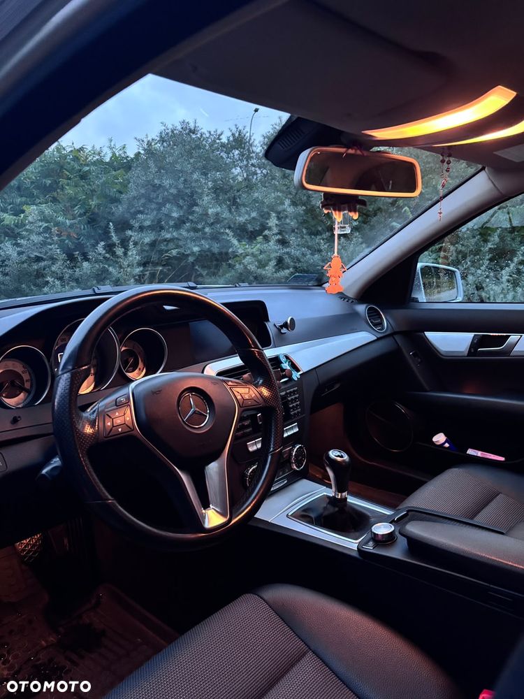 Mercedes-Benz Klasa C 180 CGI BlueEff Avantgarde - 10