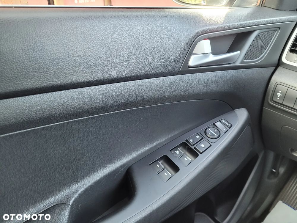 Hyundai Tucson 1.6 GDI BlueDrive Style 2WD - 18