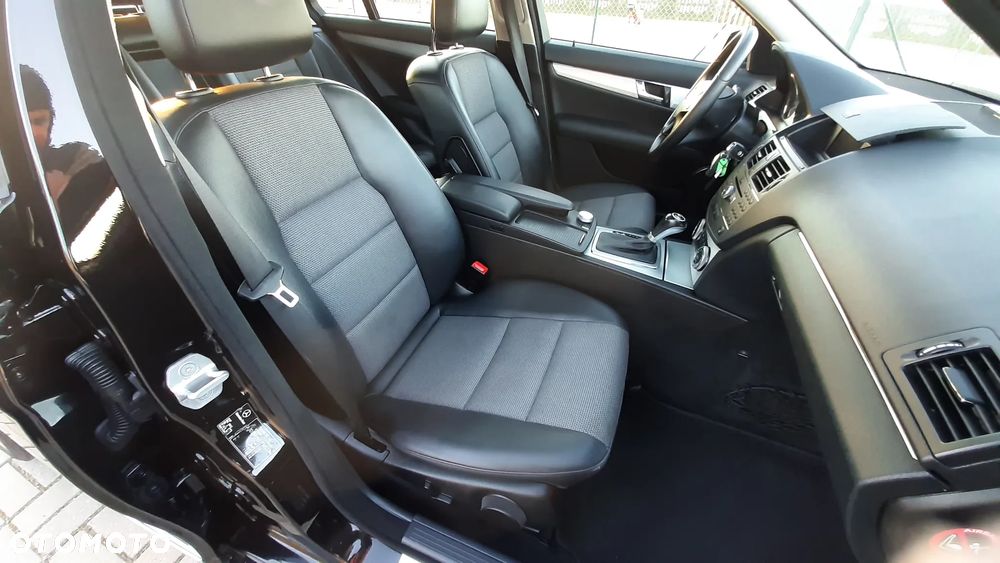 Mercedes-Benz Klasa C 180 CGI Automatik BlueEFFICIENCY Avantgarde - 32