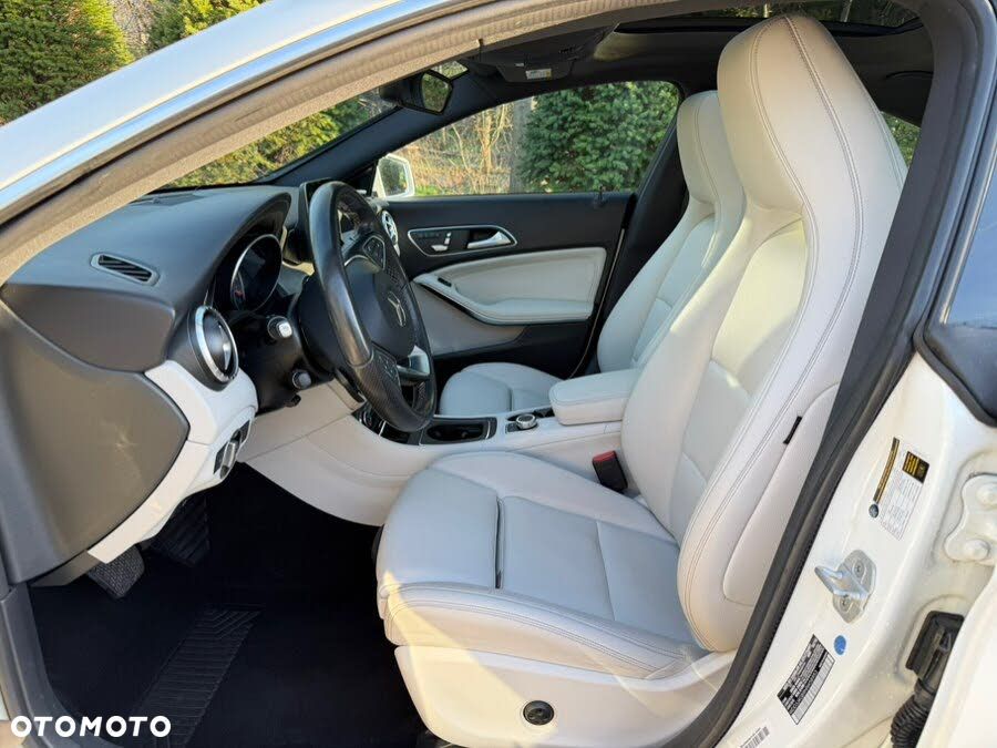 Mercedes-Benz CLA 250 4-Matic AMG Line - 13