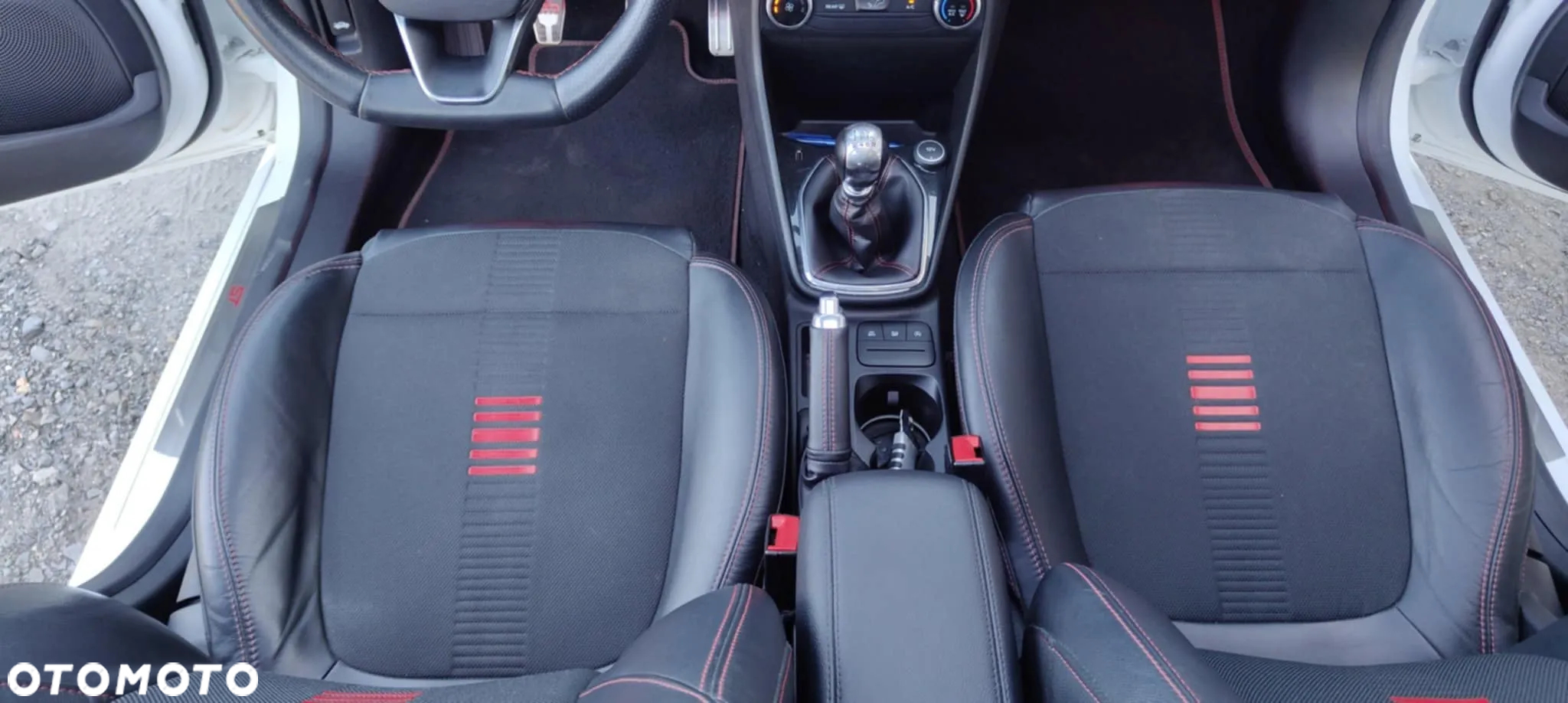 Ford Fiesta 1.0 EcoBoost S&S ST-LINE - 26