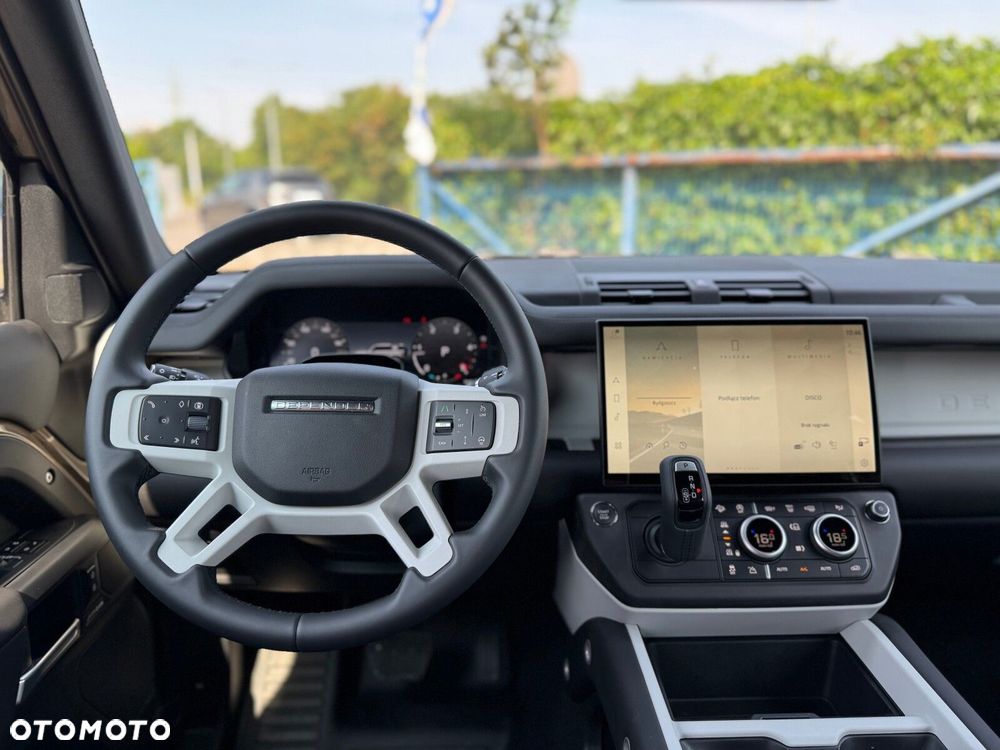 Land Rover Defender - 28