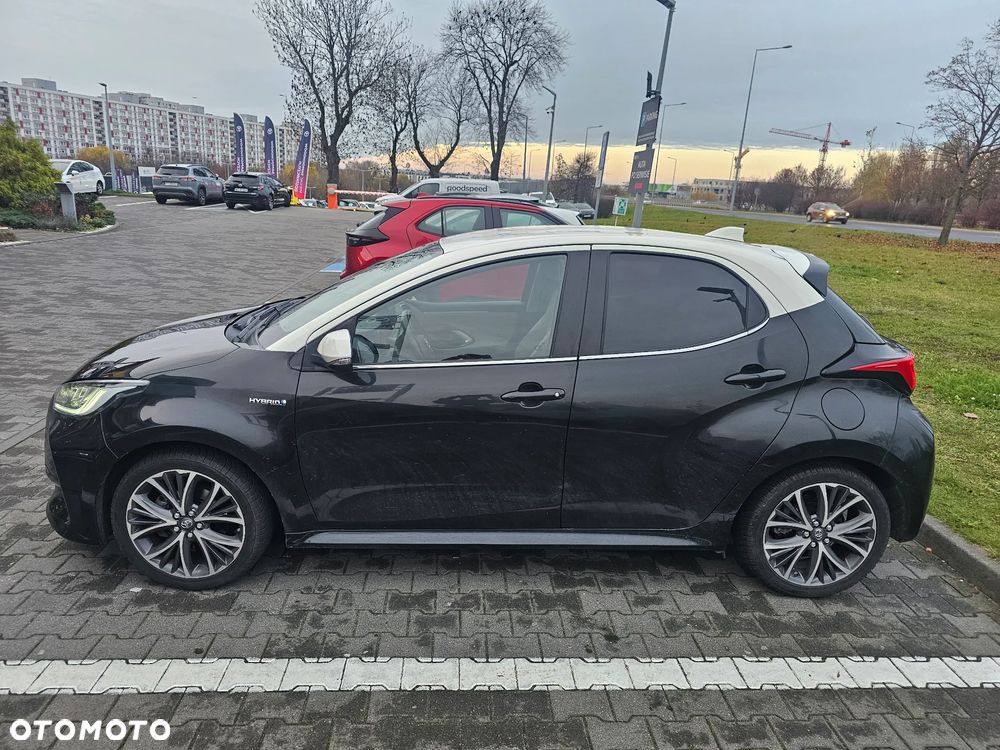 Toyota Yaris Hybrid 100 Selection - 4