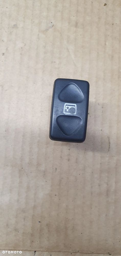 Przycisk przełącznik szyby klapy bagażnika tył Land Rover Freelander - 1