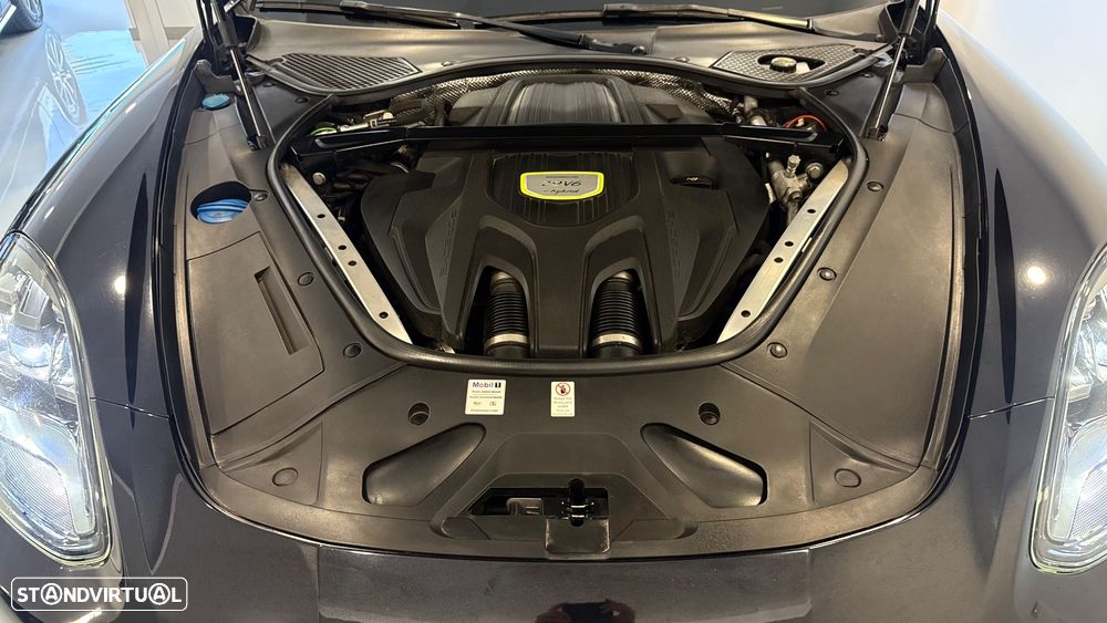Porsche Panamera 4 E-Hybrid - 33