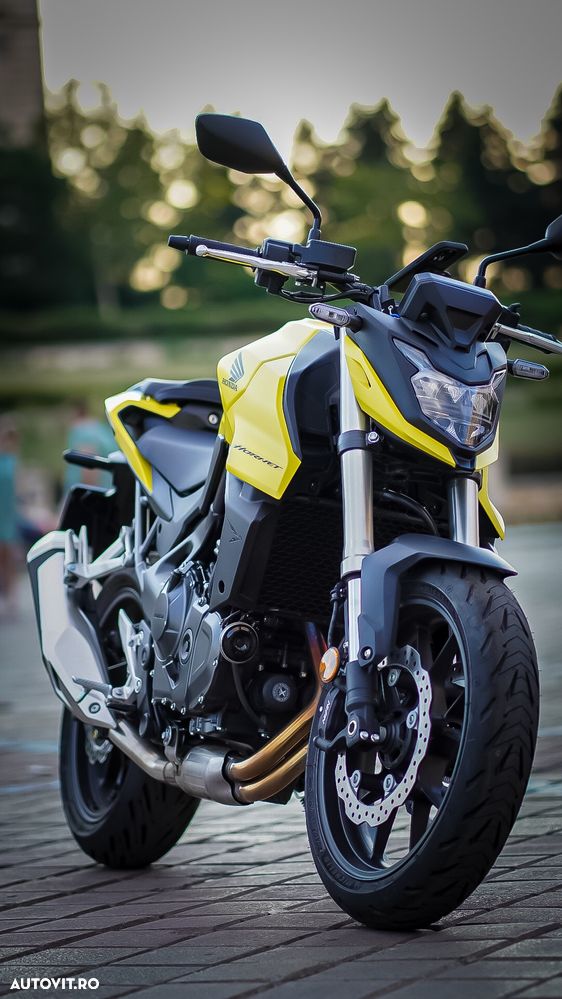 Honda CB 750 Hornet - 1