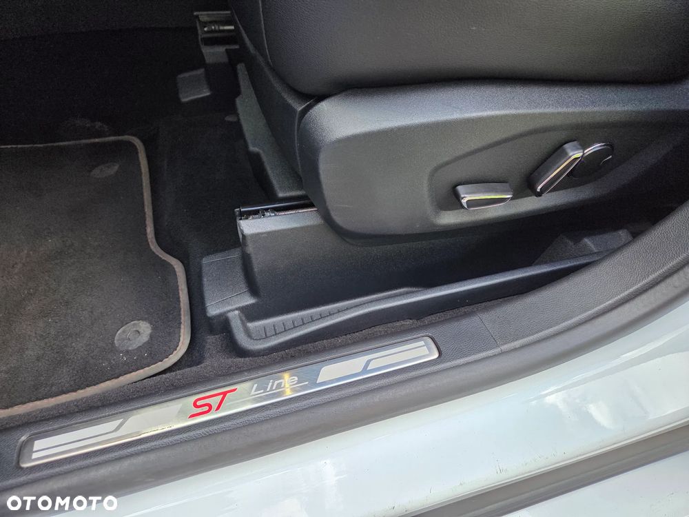 Ford S-Max - 11