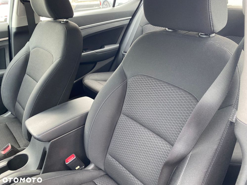 Hyundai Elantra 1.6 Comfort - 22