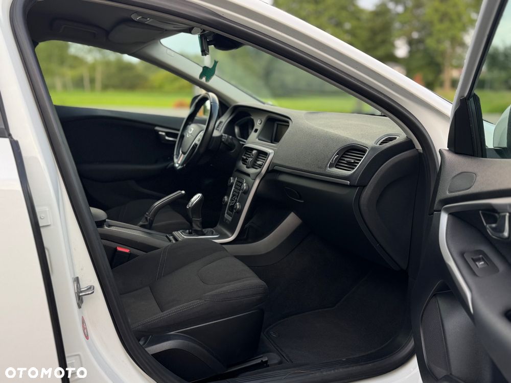 Volvo V40 D2 - 10