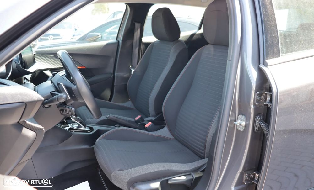 Peugeot 2008 1.2 PureTech Active EAT8 — fotografia 14