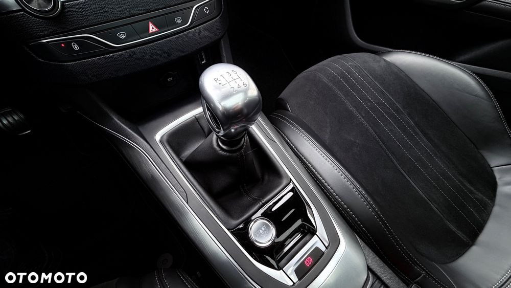 Peugeot 308 PureTech 130 GPF Black Edition - 38