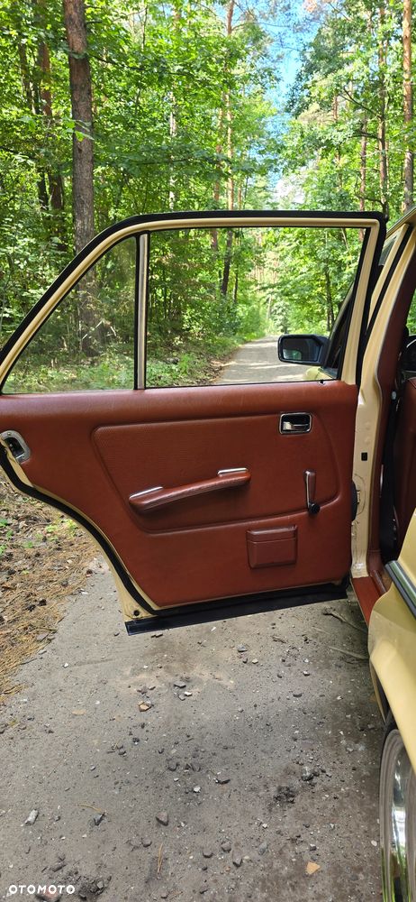 Mercedes-Benz W123 - 11