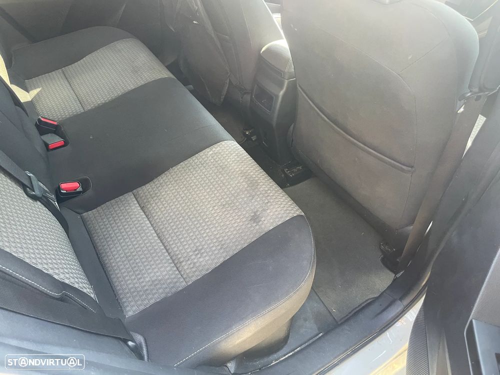Toyota Auris Touring Sports 1.8 HSD Comfort +P.Techno+P.Sport - 26