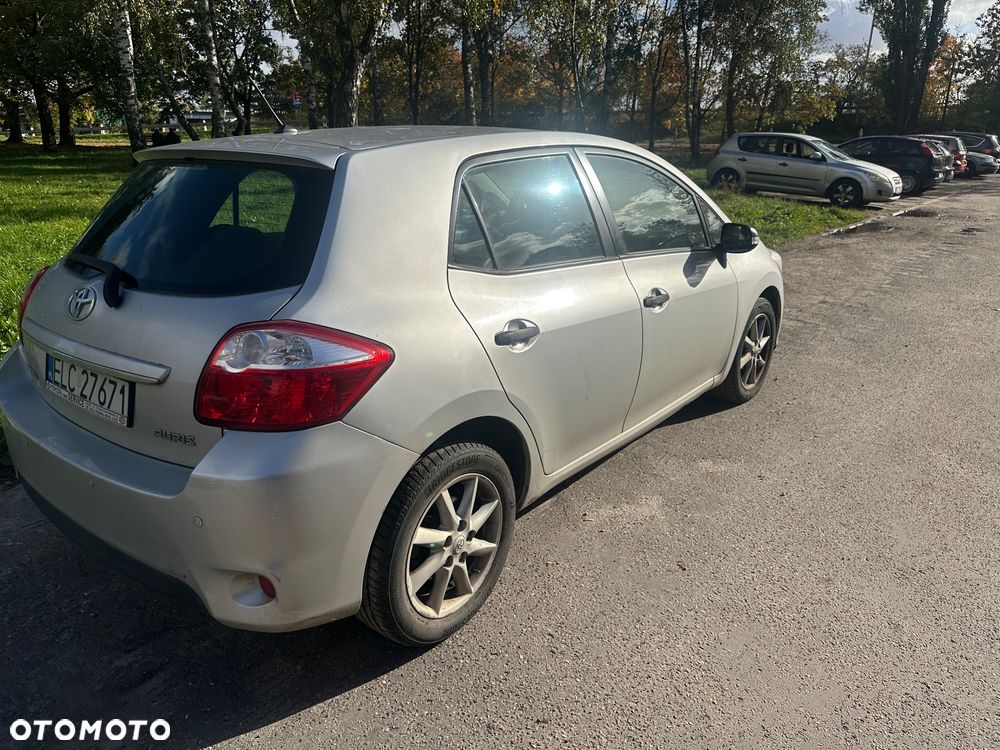 Toyota Auris 2011 photo 5