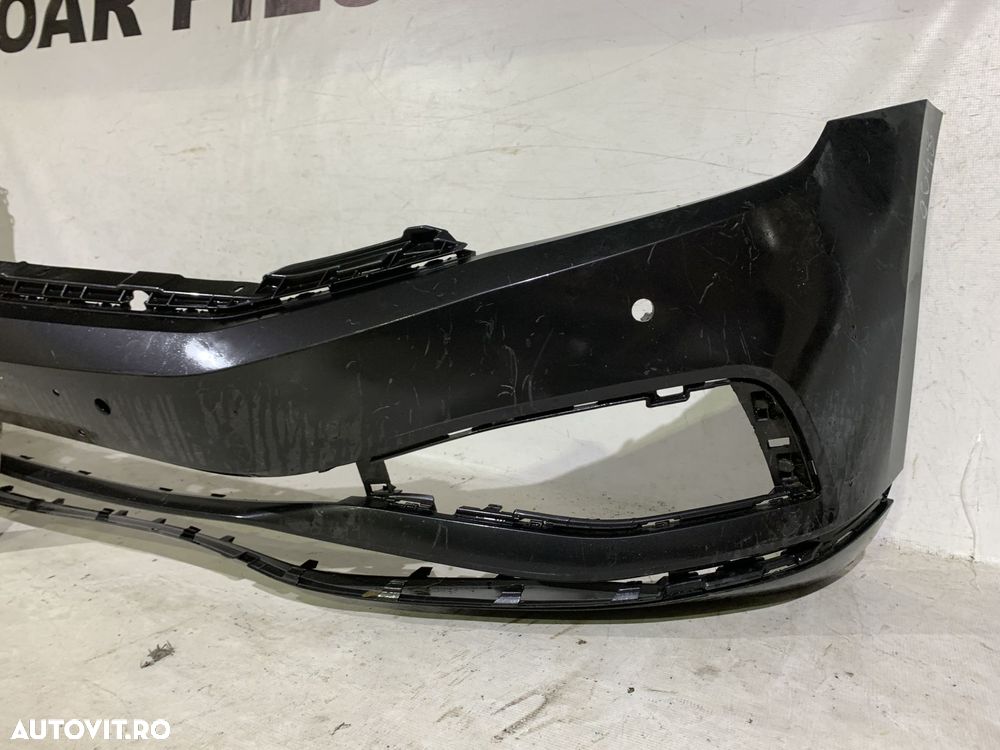 Bara fata VW Passat, B8, facelift, Highline, 2019, 2020, 2021, 2022, 2023, cod origine OE 3G0807221F, cu gauri pentru senzori de parcare (4). Are o minifisura in partea dreapta jos, nu se vede daca este cromul clipsat. - 4
