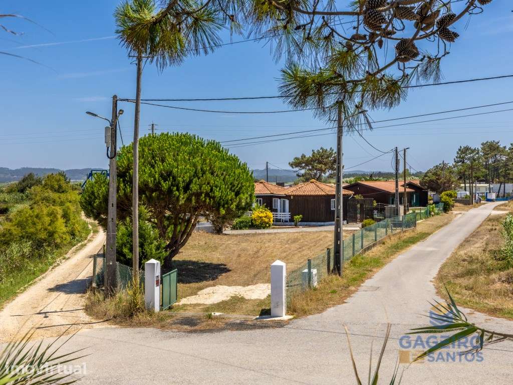 Moradia independente com amplo terreno e privacidade junto à praia - Grande imagem: 5/26