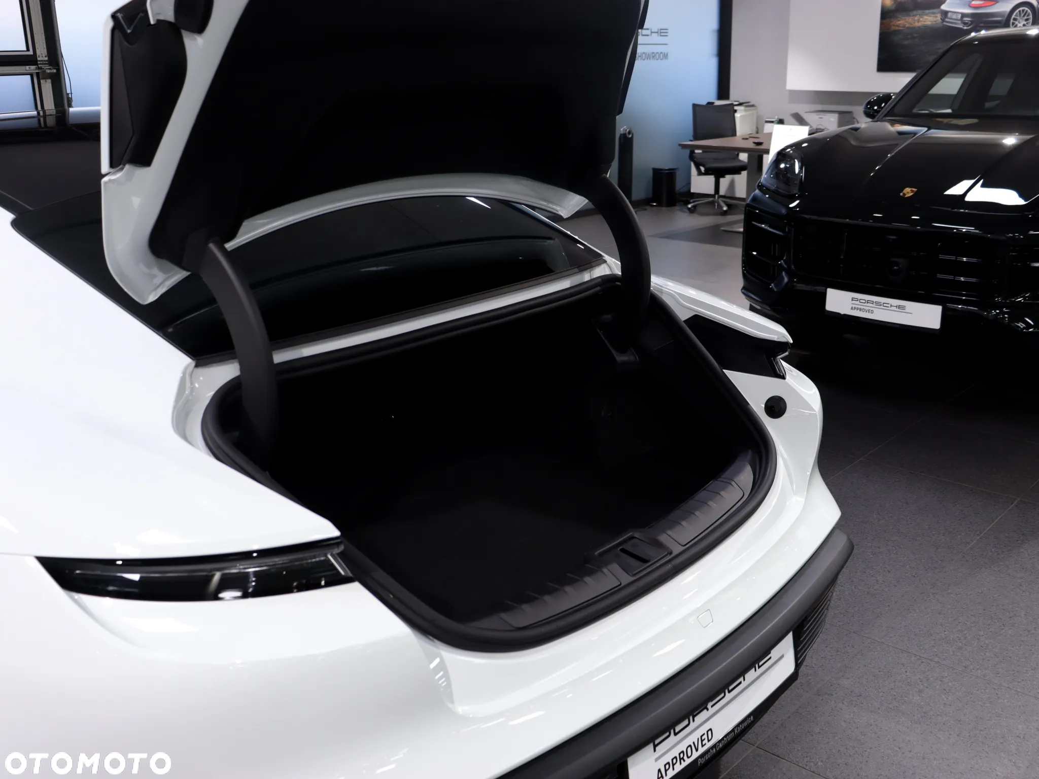 Porsche Taycan Performance Plus - 38
