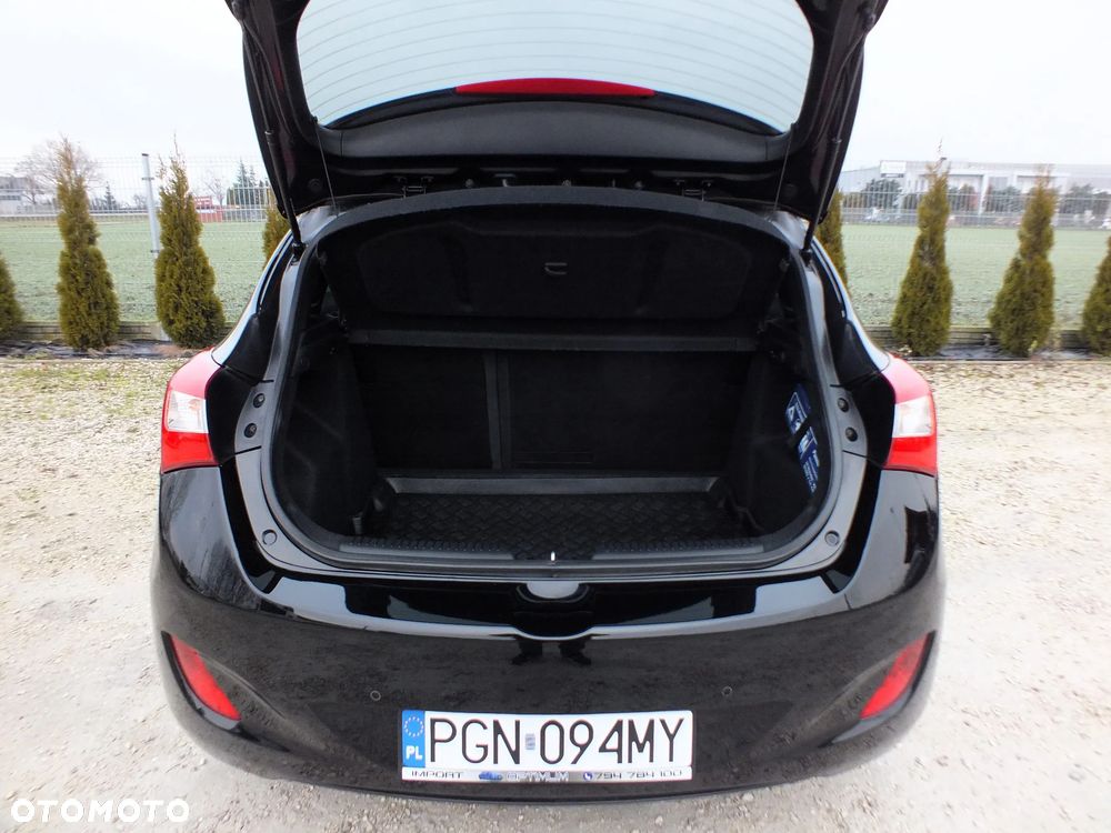 Hyundai i30 blue 1.6 GDI Passion - 16