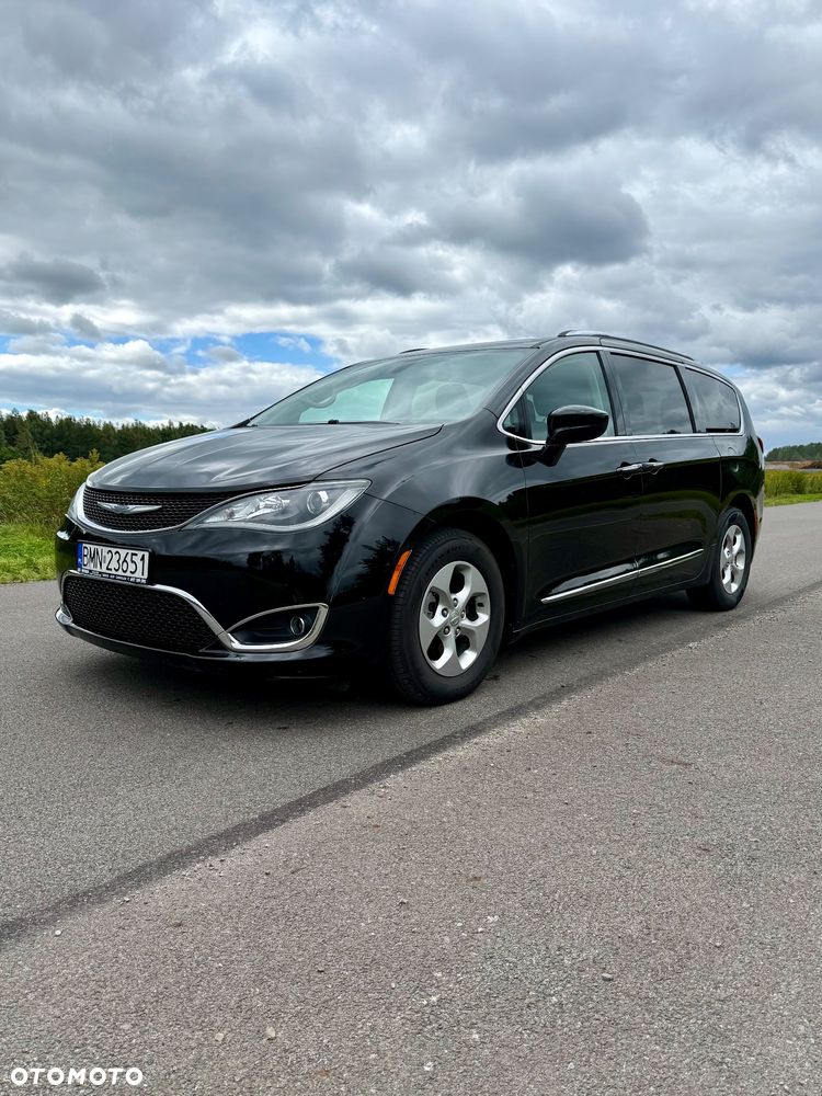Chrysler Pacifica - 1