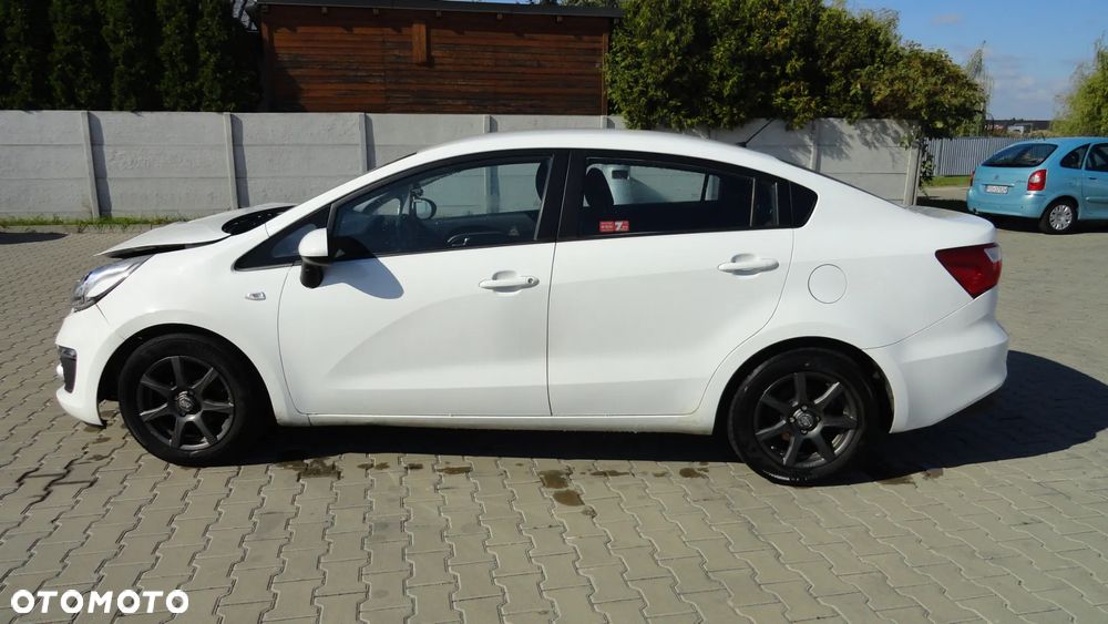 Kia Rio 1.2 L - 6