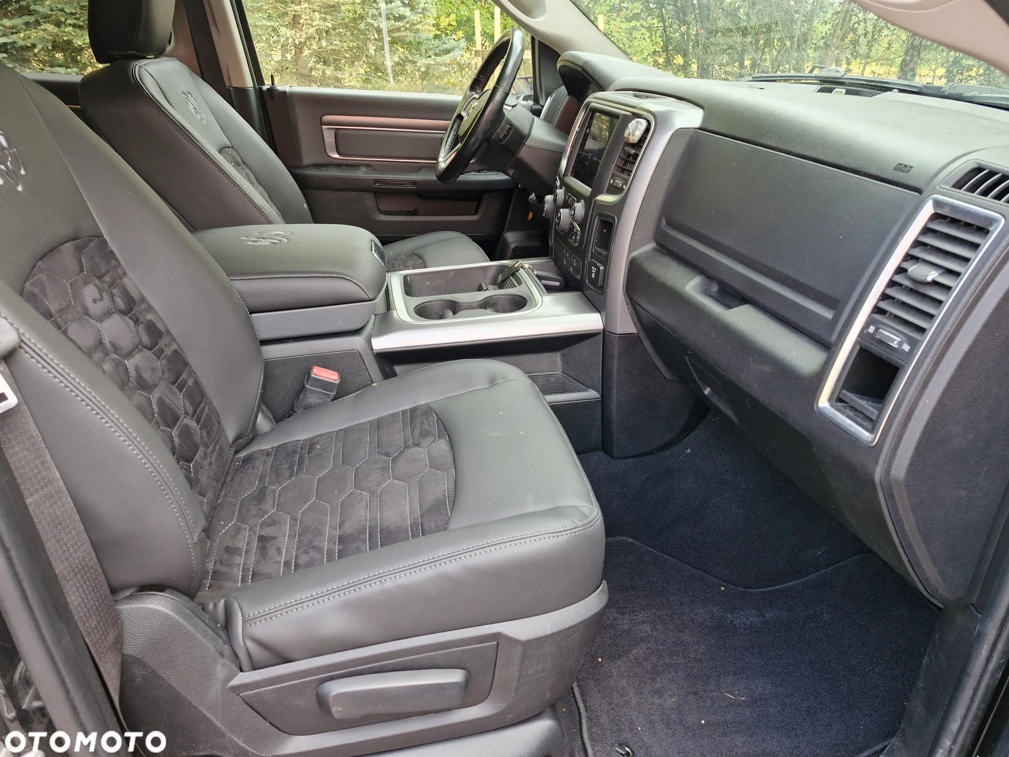 RAM 1500 Crew Cab Sport - 11