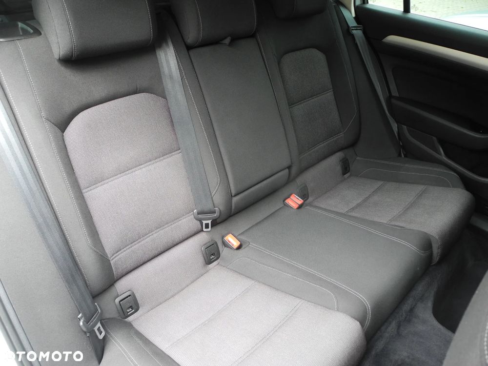 Volkswagen Passat - 19