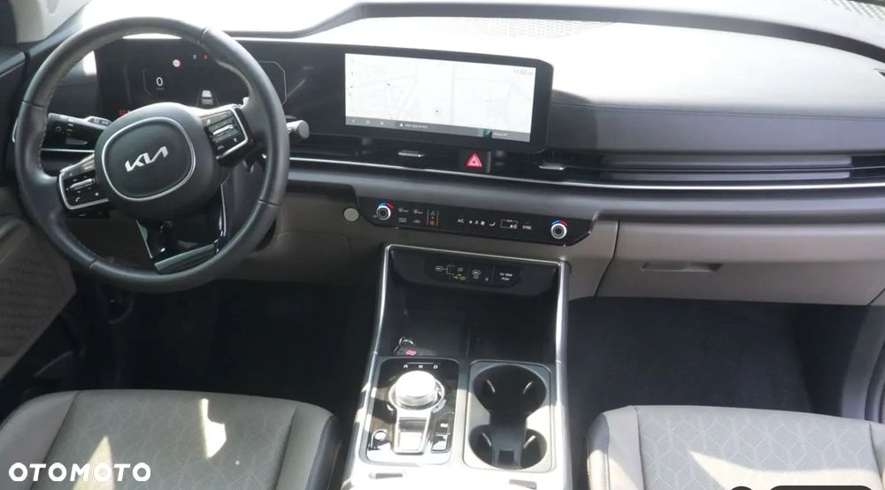 Kia Carnival - 11