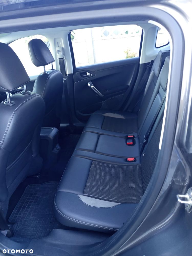 Peugeot 2008 1.6 e-HDi Allure S&S - 16