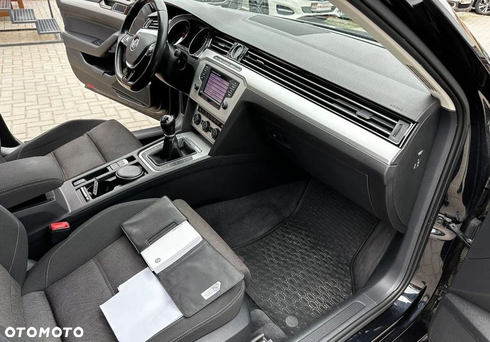Volkswagen Passat - 23
