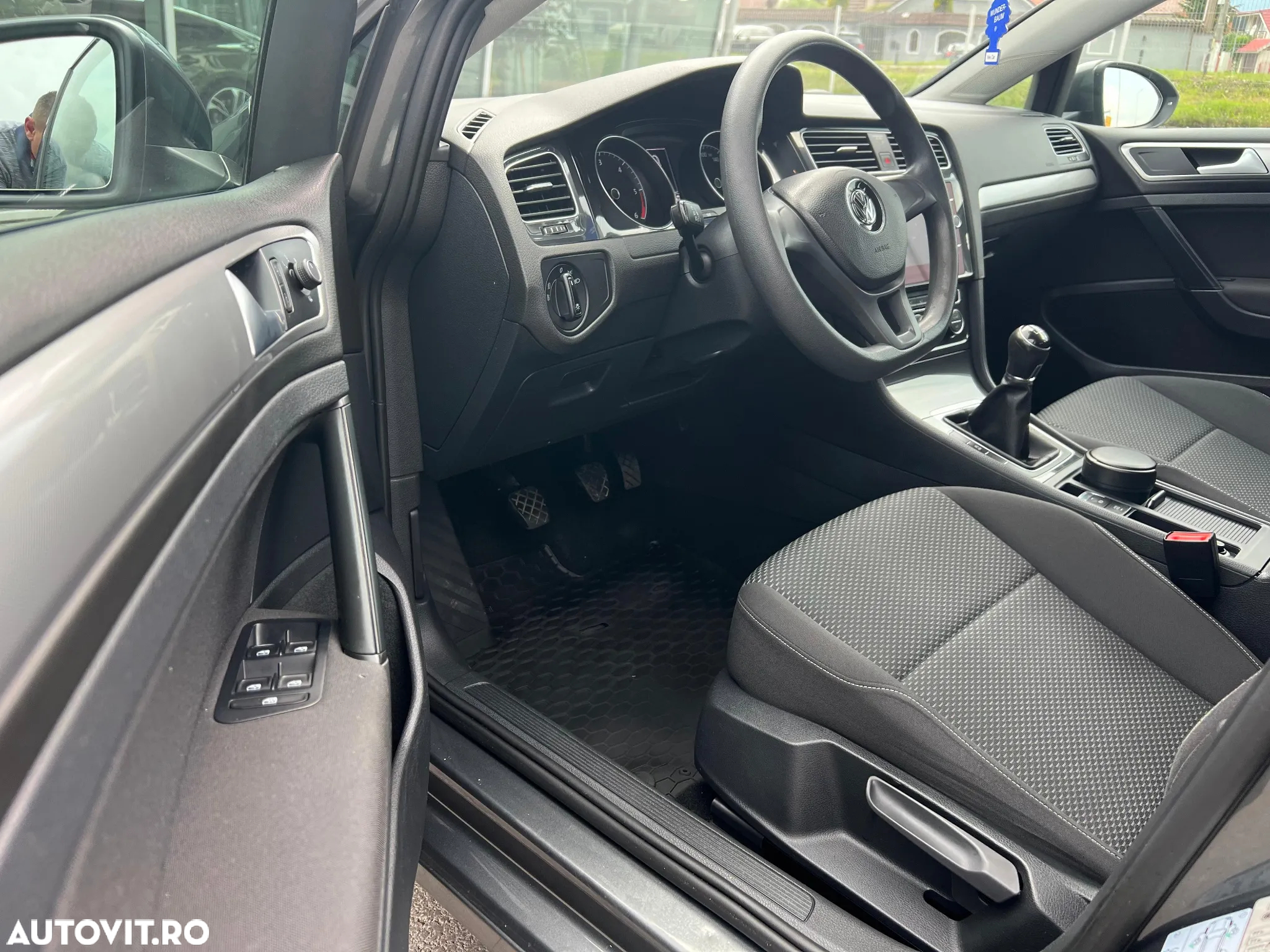 Volkswagen Golf 1.6 TDI Comfortline - 3