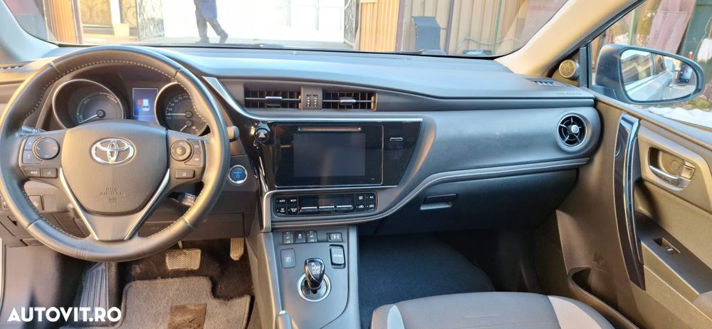 Toyota Auris 1.8 L VVT-i HSD Sol - 7