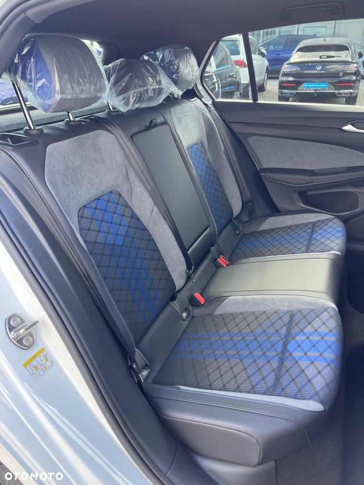 Volkswagen Golf - 8