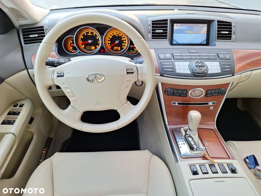 Infiniti M - 1