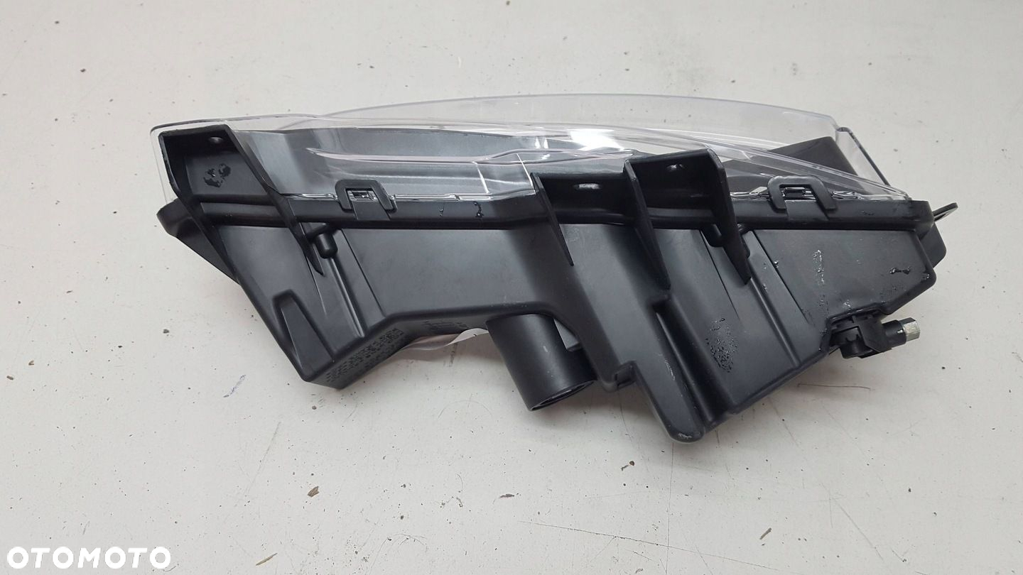 Tesla Model Y HALOGEN LED DRL LEWY - 4