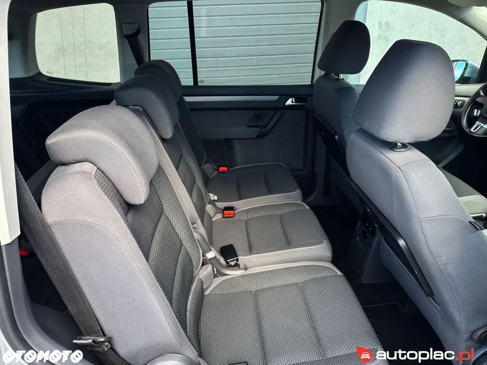Volkswagen Touran - 28