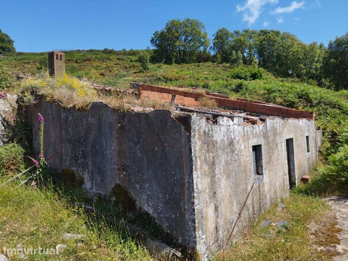 Terreno com Ruína Off-Grid e Vista Desafogada na Serra de Monchique - Grande imagem: 4/9