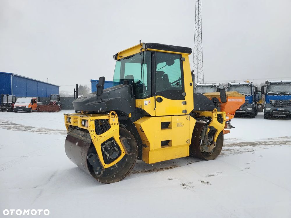 Bomag BW 154 AP 4 AM + rozsypywacz grysu z Niemiec - 8
