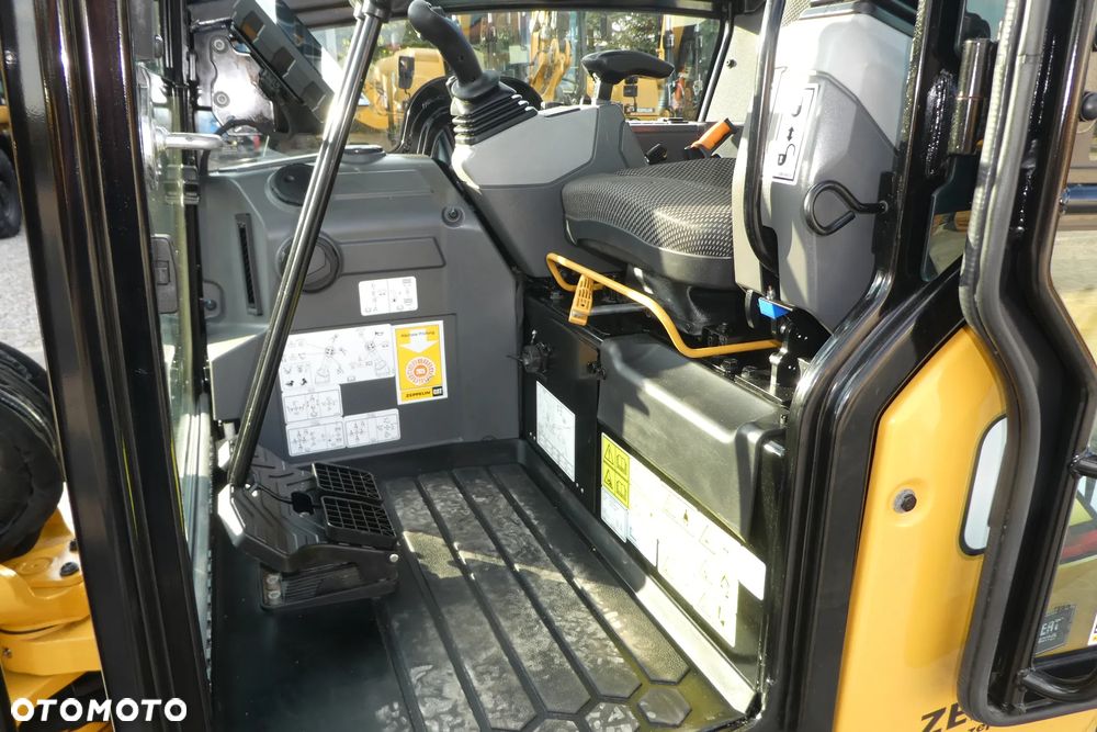 Caterpillar 302.7 PAWERTILT TRZY ŁYŻKI - 23