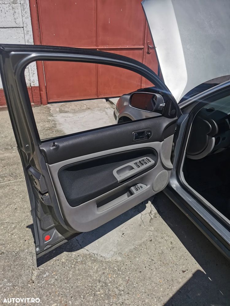 Volkswagen Passat - 15