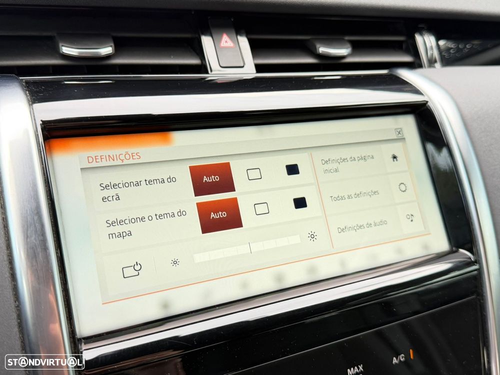 Land Rover Discovery Sport P300e Dynamic SE - 54