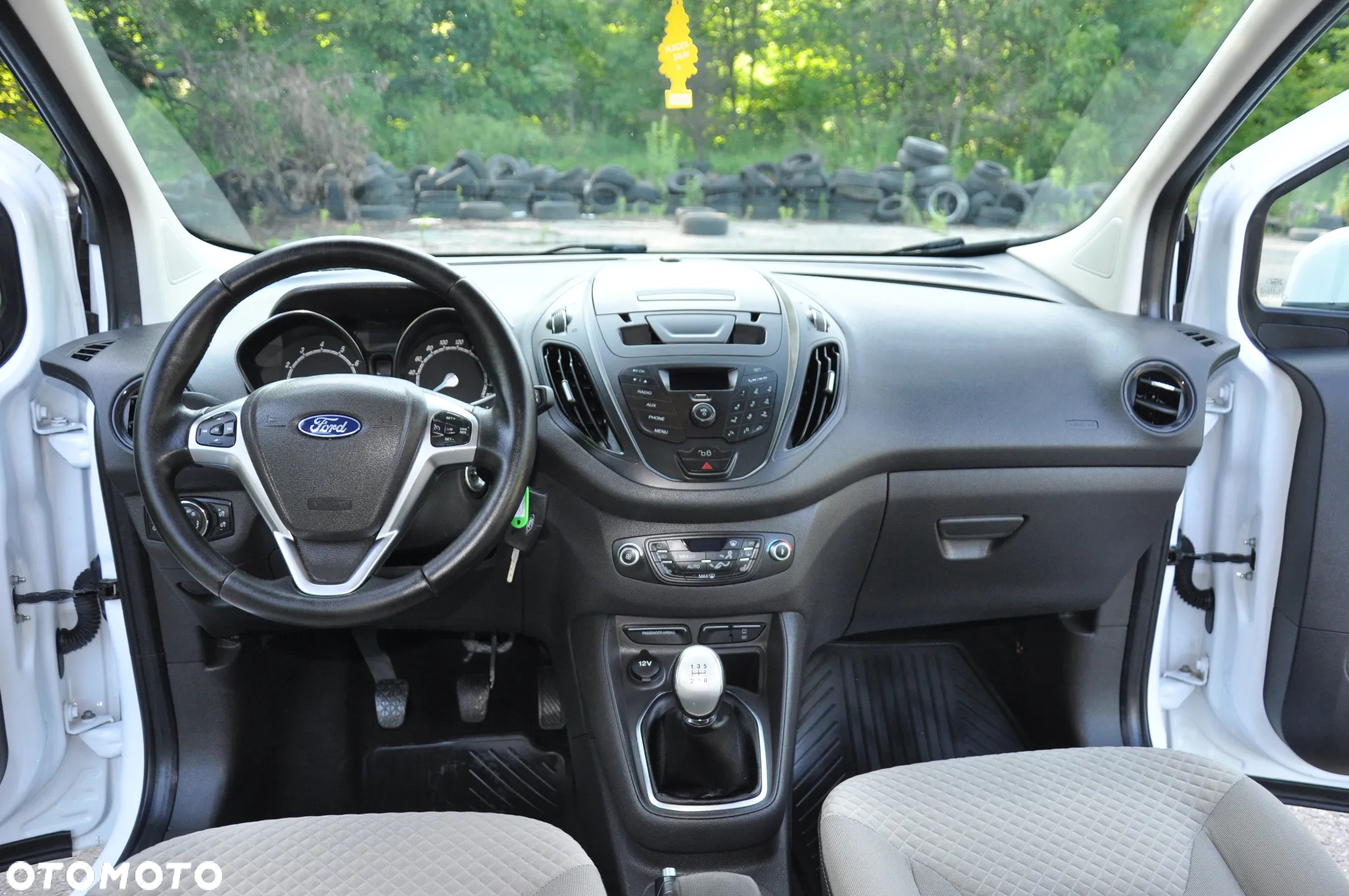 Ford Tourneo Courier - 32