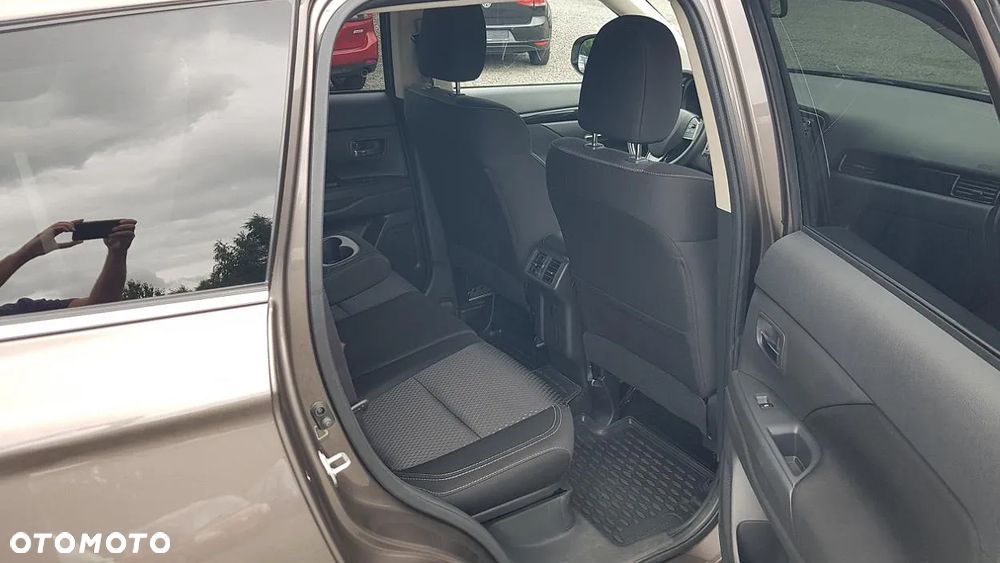 Mitsubishi Outlander 2.0 Intense 2WD CVT - 29