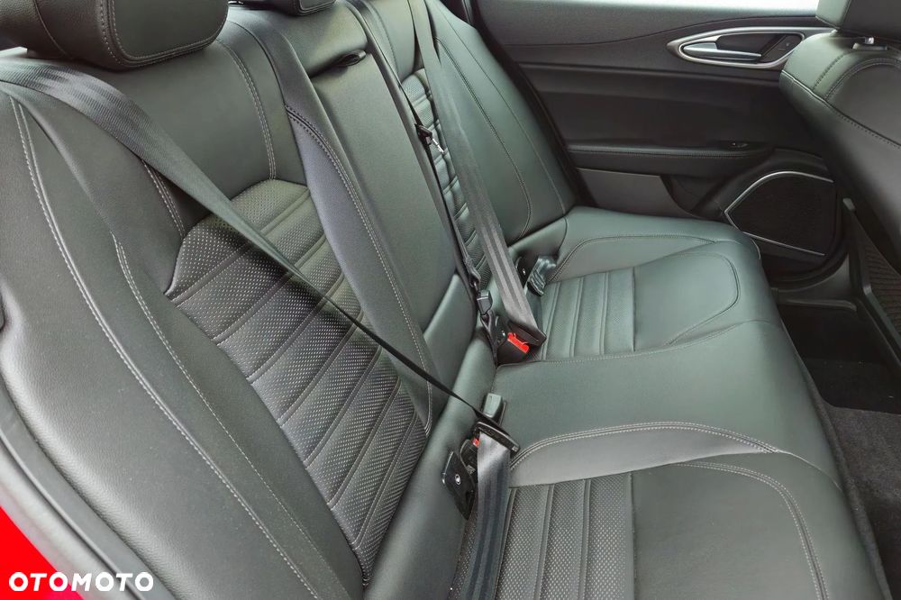 Alfa Romeo Giulia 2.0 Turbo TI Q4 - 35